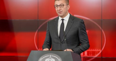 Info Shqip: Mickoski informoi se kanë filluar negociatat me partnerët për rikonstruim