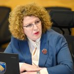 “Mshele gojën”, “Ata janë llama”: Ofendimet dhe presioni i Rozeta Hajdarit ndaj zyrtarëve të Ministrisë