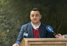 Valdet Xhaferi nga AKI u zgjodh kryetar i Këshillit të Komunës së Gostivarit