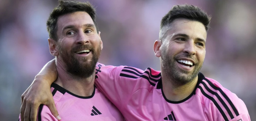 Jordi Alba  Lionel Messi meriton nderim në Camp Nou