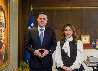 Vajza e Cimës, këngëtarja Adelina Thaçi i bashkohet LDK-së