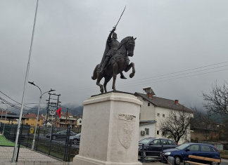 Shqiptarët e Iliridës vendosin në zemër të Garanës bustin e Gjergj Kastriotit!