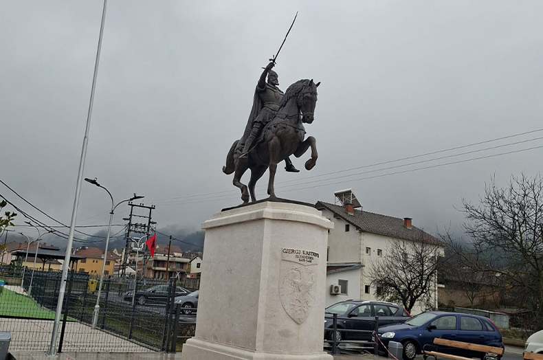 Shqiptarët e Iliridës vendosin në zemër të Garanës bustin e Gjergj Kastriotit!