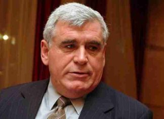 Azem Vllasi: PDK po kalon përçarje të brendshme, të pakënaqurit mund ta votojnë qeverinë Konjufca