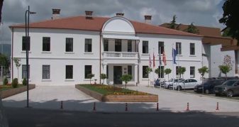 Info Shqip: Çka po ndodhë mes VMRO-së dhe VLEN në Strugë