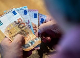 Nga sot pensioni bazë arrin 150 euro, rritja më e madhe ndonjëherë në Kosovë