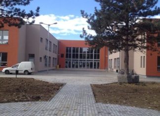 Përplasje në Butel: 28 Nëntori ndalohet nga shkolla për shkak të veshjeve tradicionale të fëmijëve