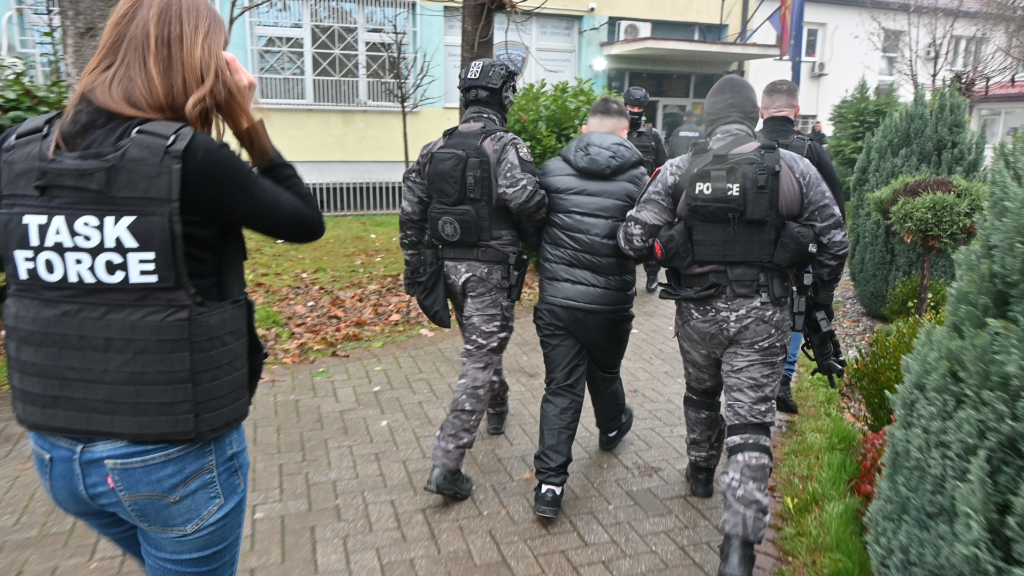 Rast i rëndë në Tetovë: Pesë persona përdhunuan dhe trafikuan fëmijë. Policia i arreston!