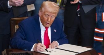 Info Shqip: SHBA vendos sanksione ndaj pesë figurave evropiane, mes tyre edhe ish-komisioneri i BE-së