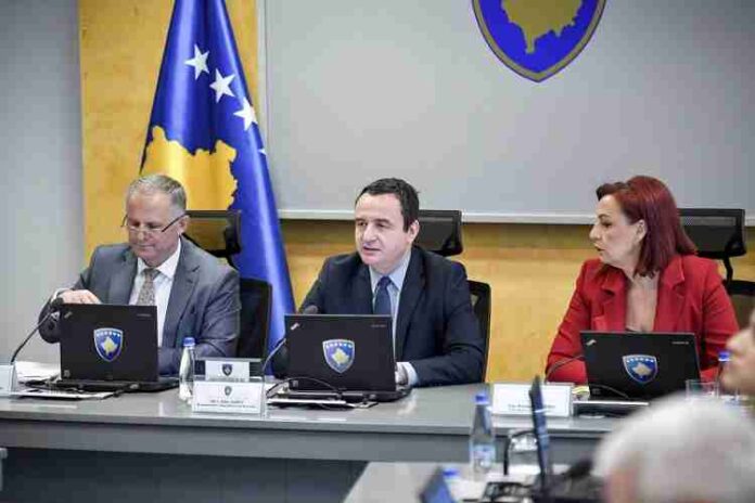 Kurti me lajm të mirë  Rritet paga minimale deri në 500 euro