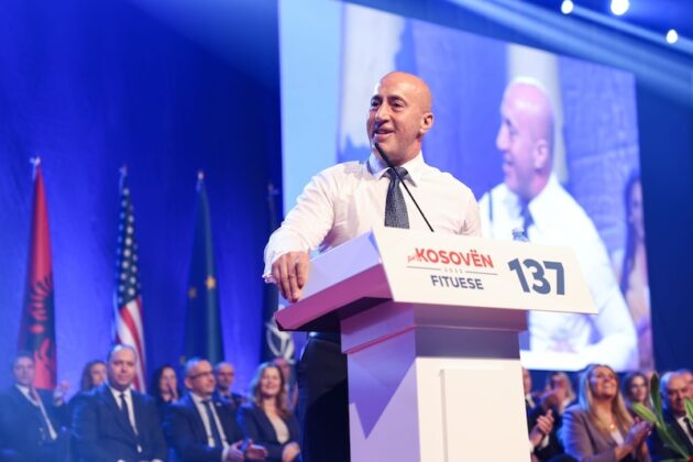 Haradinaj publikon listën e AAK së me 110 kandidatë për zgjedhjet e 28 dhjetorit
