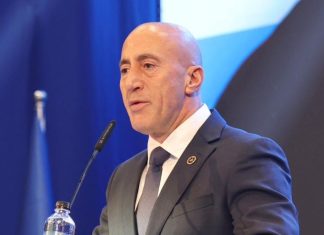 Heqja e simboleve të Kosovës nga kryetarët në veri, Haradinaj kërkon veprim nga ndërkombëtarët