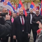 Serbët në Mitrovicën e Veriut festojnë që komunat u kthyen nën menaxhim të Listës Serbe