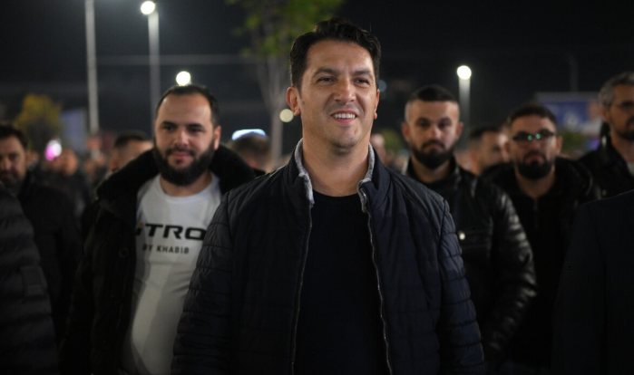 Sali në krye të AAA së  Anëtarë të Alternativës dhe të VLEN it  ky është momenti ynë i përbashkët  Të qëndrojmë të bashkuar