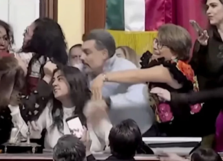 Sherr në Parlamentin meksikan, deputetet kapen për flokësh gjatë seancës (VIDEO)