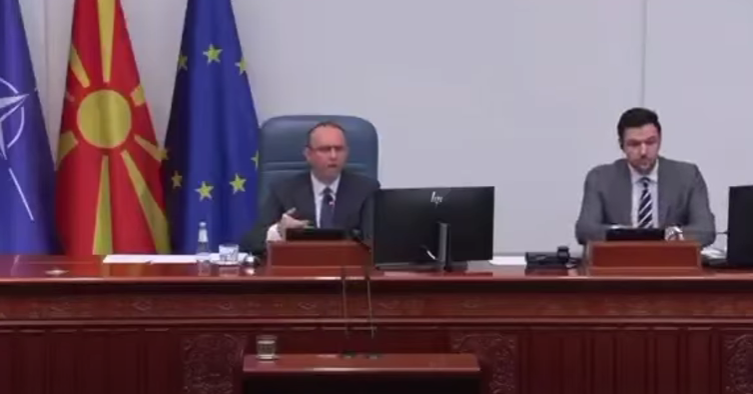 Tensione në Kuvend, Gashi: Asnjë material parlamentar nuk procedohet pa përkthim në gjuhën shqipe