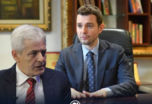 Ali Ahmeti jeton në folklorin e para 20 viteve, thotë Mucunski për kërkesën e kreut të BDI-së për zgjedhje të qeverive me Badenter