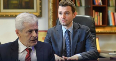 Info Shqip: Ali Ahmeti jeton në folklorin e para 20 viteve, thotë Mucunski për kërkesën e kreut të BDI-së për zgjedhje të qeverive me Badenter