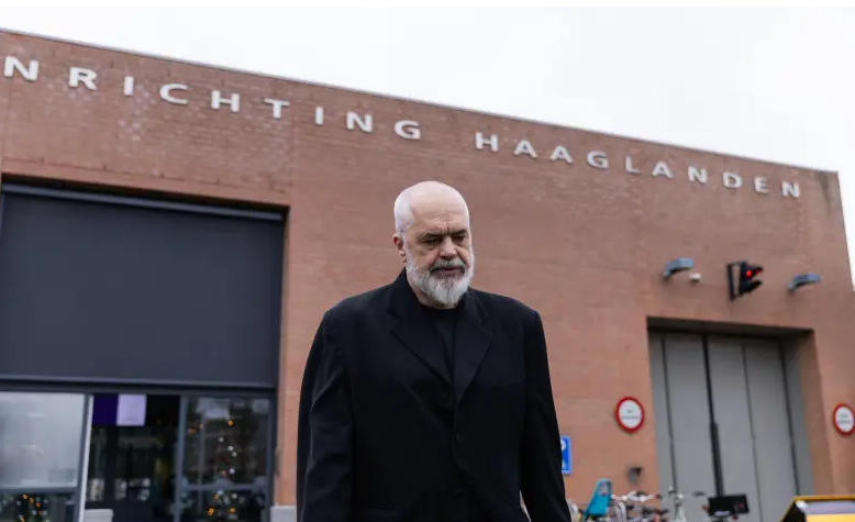 rama-viziton-thacin-ne-hage-specialen-e-quan-teater-te-turpit-te-drejtesise-nderkombetare