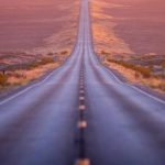 Info Shqip: Pa e lëvizur timonin për dy orë, kjo është rruga më e drejtë në botë