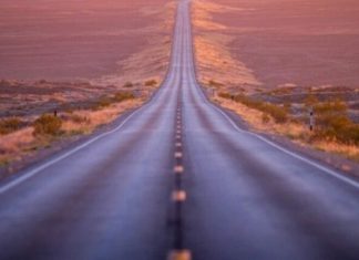 Pa e lëvizur timonin për dy orë, kjo është rruga më e drejtë në botë