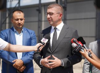 Protesta e paralajmëruar për UÇK-në në Shkup, Mickoski: Hap i gabuar i Ahmetit, jam i bindur se VLEN nuk do ta mbështesë