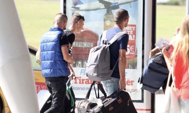 rinia-iken-azil-emigrimi-1-643x420