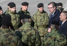 “Më të fortë se kur do hynim në Kosovë”, Vuçiç shkon dhe provokon në bazën ushtarake serbe pranë kufirit (VIDEO)