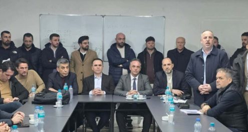 Info Shqip: VLEN-i shqyrton mundësitë e shkrirjes në një parti, ja dy opsionet që janë në tavolinë