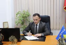 Kryetari i Komunës dhuron veturën zyrtare për OVL e UÇK-së së Obiliqit