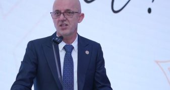 Info Shqip: Pas 8 viteve një familje ia kthen shtëpinë Halil Kastratit: Falë Zotit jeta jonë tani ka ndryshuar!