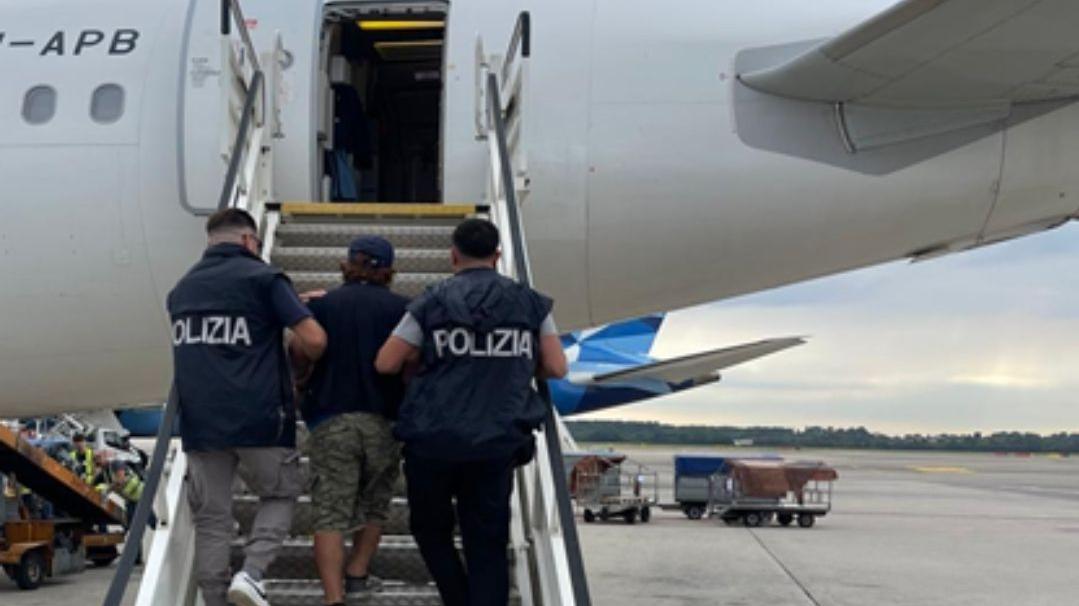 Valë dëbimesh për emigrantët shqiptarë  autoritetet italiane heqin qindra leje qëndrimi