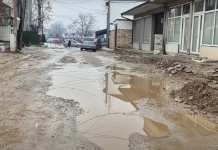 Punime para zgjedhjeve, baltë pas tyre: Rruga ‘Shtipska’ në Tetovë ende pa asfalt