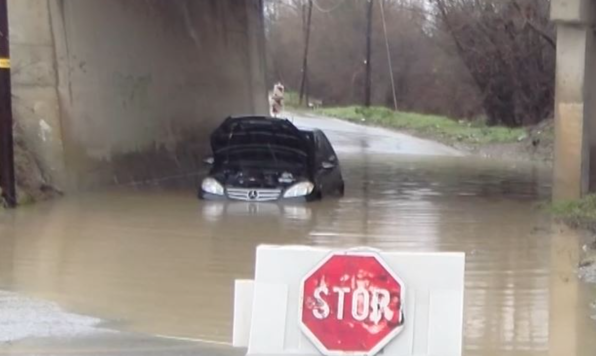 Situata alarmante edhe në Ohër  Shumë shtëpi të përmbytura në fshatin Orman