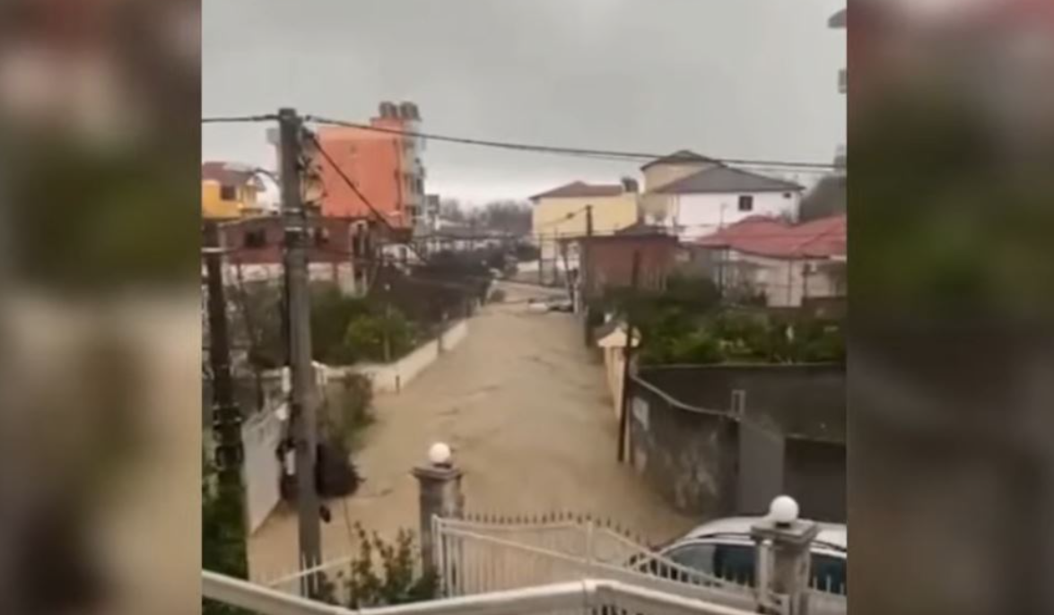 Reshje të dendura në Shqipëri  Përmbytje në disa qytete