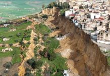 Rrëshqitje e tokës në Siçili: Dhjetëra shtëpi në buzë të një shkëmbi, 1500 persona të evakuuar (VIDEO)