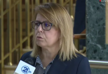 Hykmete Bajrami jep dorëheqje nga pozita e nënkryetares së LDK-së, kërkon edhe dorëheqjen e Abdixhikut