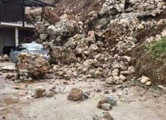 Vërshimet shkaktojnë shembjen e murit, dëmtohen shtëpi e vetura në rrugën 146 në Tetovë