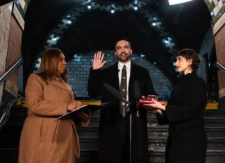 Duke vendosur dorën mbi Kuran, Zohran Mamdani betohet si kryebashkiaku i parë mysliman i qytetit të Nju Jorkut