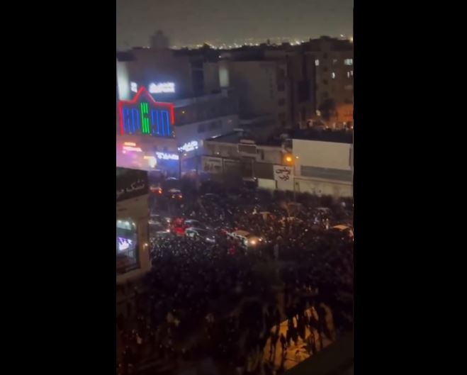 Irani në vëmendjen e mbarë botës  shpërthejnë protestat kundër regjimit  Të përhapura në dhjetëra qytete