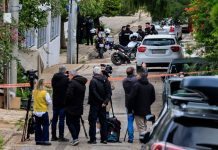 E rëndë: Disa vite pasi kishte lënë të vdekur nënën, kthehet në shtëpi dhe i merr jetën edhe babait