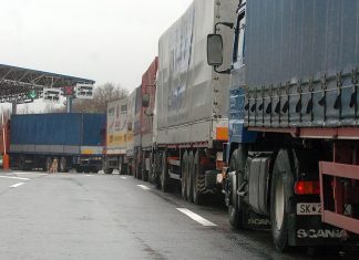 LAMM: Vazhdon edhe sot bllokada e transportuesve