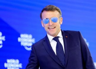 ‘Çfarë ndodhi? E pashë me syze dielli’, Trump tallet me Macron: U përpoq të dukej i ashpër, rrëfen përplasjen