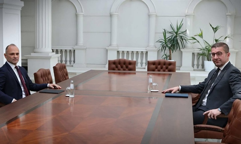 Mickoski ftesë  Filipçe  Refuzoj takim liderësh me kriminelë