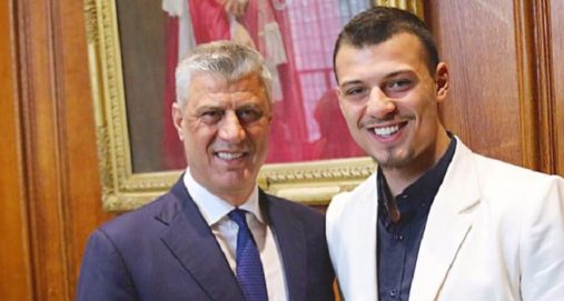 Info Shqip: Prapaskenat e gjyqit në Hagë, djali i presidentit Hashim Thaçi nuk ka marrë pjesë në asnjë seancë,gazetari zbulon arsyen