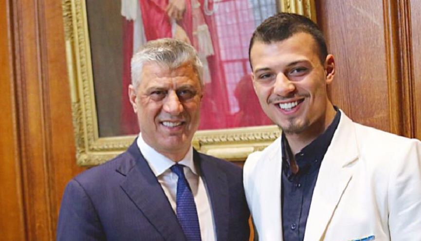 Prapaskenat e gjyqit në Hagë  djali i presidentit Hashim Thaçi nuk ka marrë pjesë në asnjë seancë gazetari zbulon arsyen