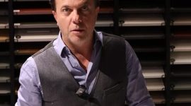 Info Shqip: Puthi konkurrenten në buzë, Laert Vasili përjashtohet nga “Për’puthen”