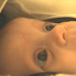 Info Shqip: Çfarë mendojnë bebet? Ja çfarë zbulojnë skanimet e reja të trurit