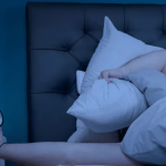 Info Shqip: Zgjoheni në mes të natës? Aplikoni këto metoda për të fjetur përsëri