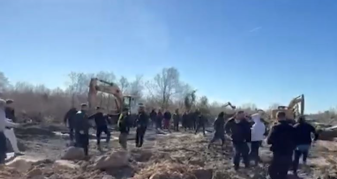 Info Shqip: Plas grushti mes policisë dhe banorëve në Shqipëri